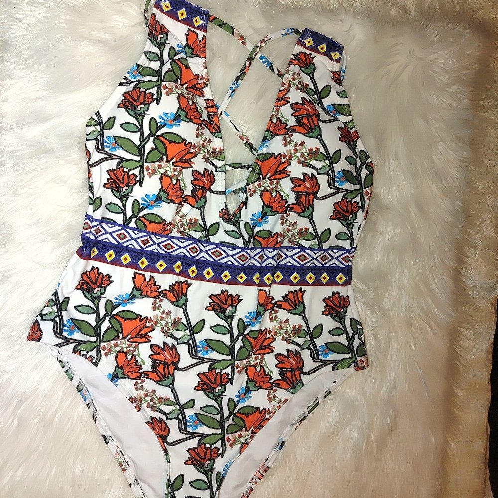 CUPSHE SHE SWIMWEAR